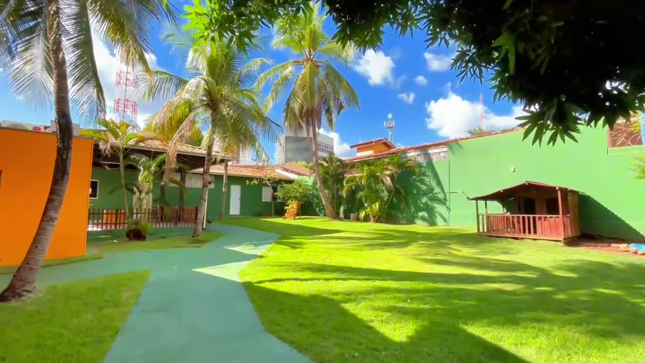 Jardim e espaço verde da Villa Montessori
